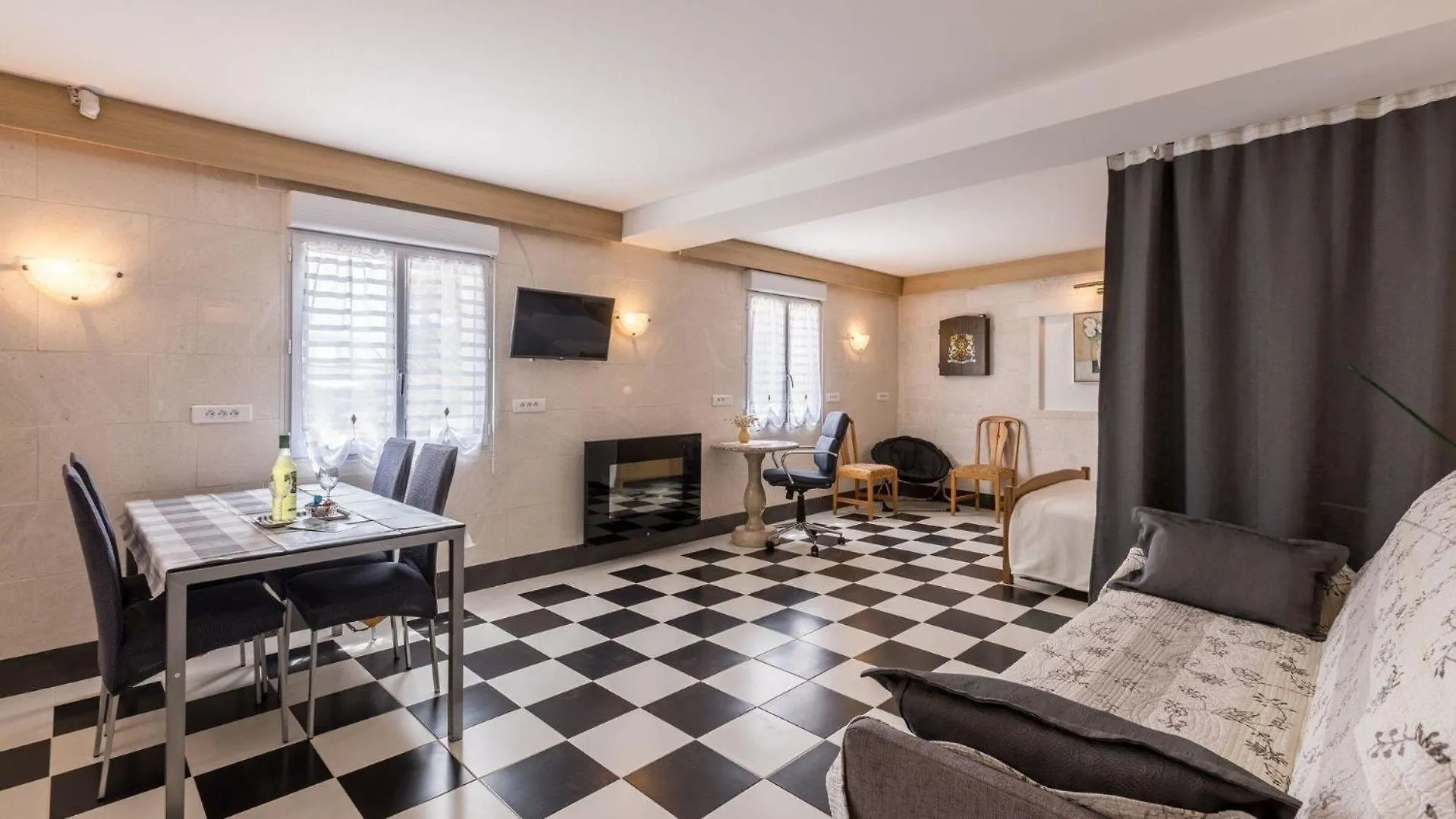 Studio Fuer 2 Personen In Okrug Gornji, Dalmatien Trogir Apartman