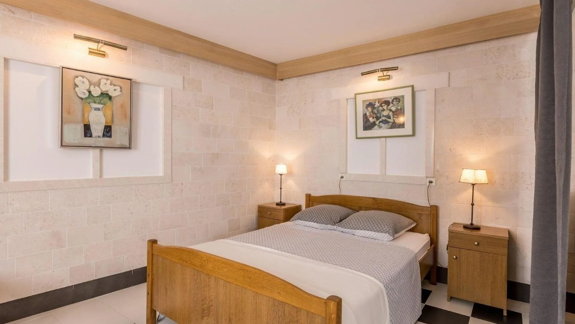 Studio Fuer 2 Personen In Okrug Gornji, Dalmatien Trogir